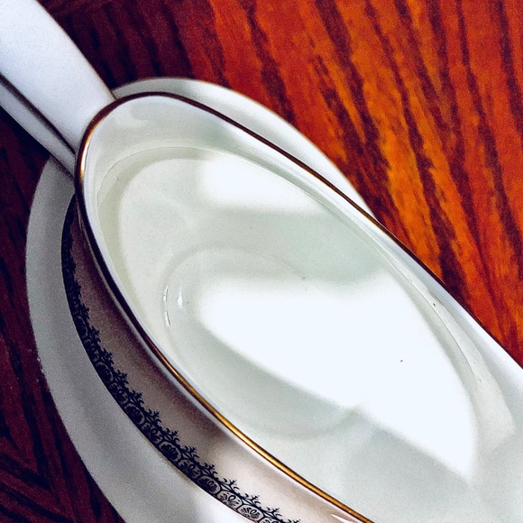 Wedgewood “Astor “ Black On White Gravy Boat & Underplate Bone China Sauce Bo - Picture 11 of 12